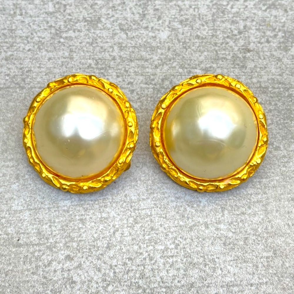 Deanna Hamro Baroque Pearl Chunky Gold Round Vintage 80s Clip On Earrings